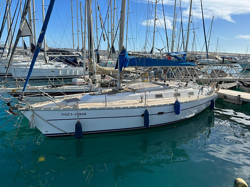 Sale a subasta velero modelo Bavaria 35 de más de 10 metro de eslora